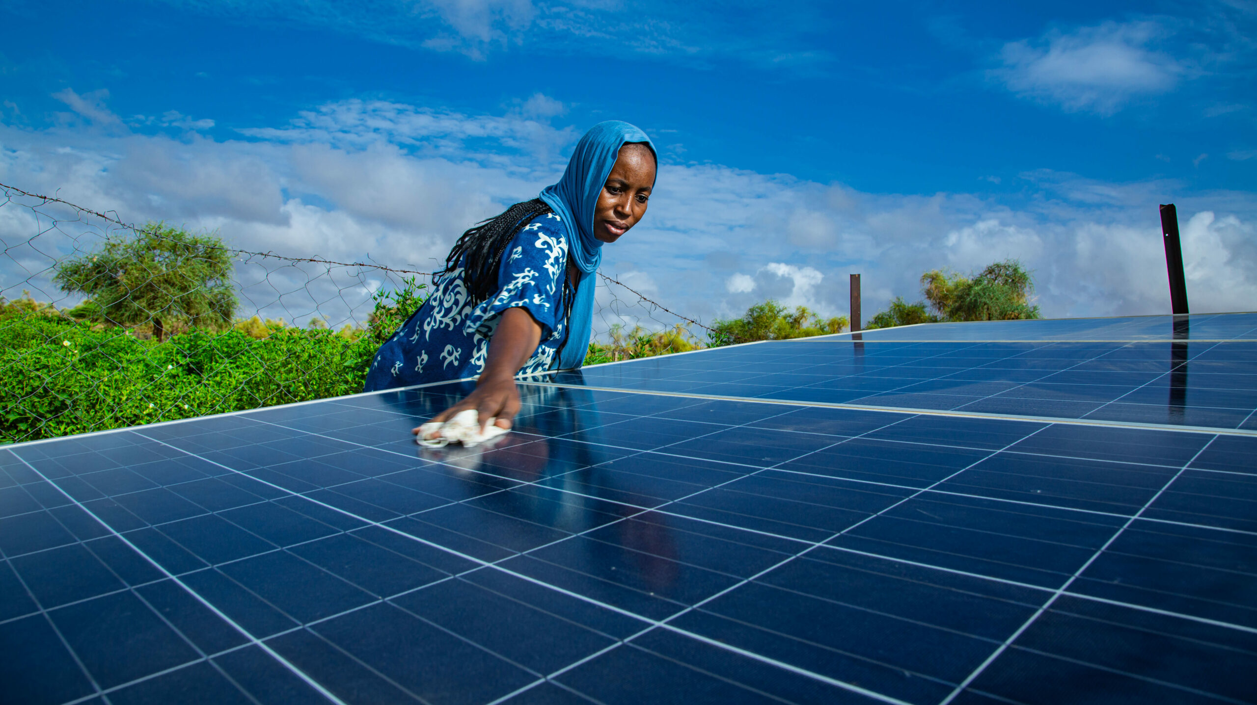In the Fulani village of Hore Mondji, located in southern Mauritania on the banks of the Senegal River, a women's cooperative uses solar energy to operate the borehole that supplies water to the market garden. A project piloted by UNICEF in partnership with local authorities.