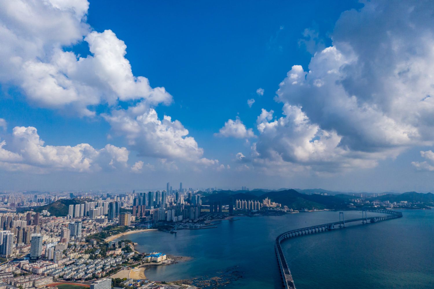 Dalian coastline under blue sky and white clouds