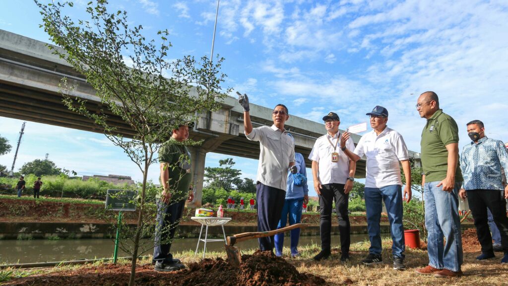 Acting Governor of Jakarta, Heru Budi Hartono, visiting an urban nature site